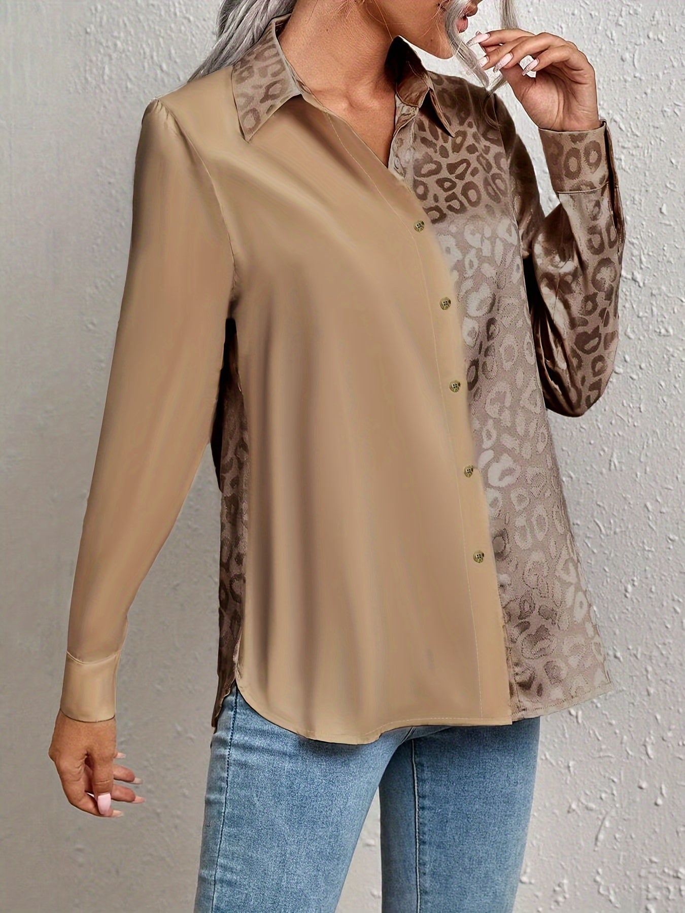 Gwendolyn - Camicia Button-Up in Satin Bicolor con Stampa di Leopardo