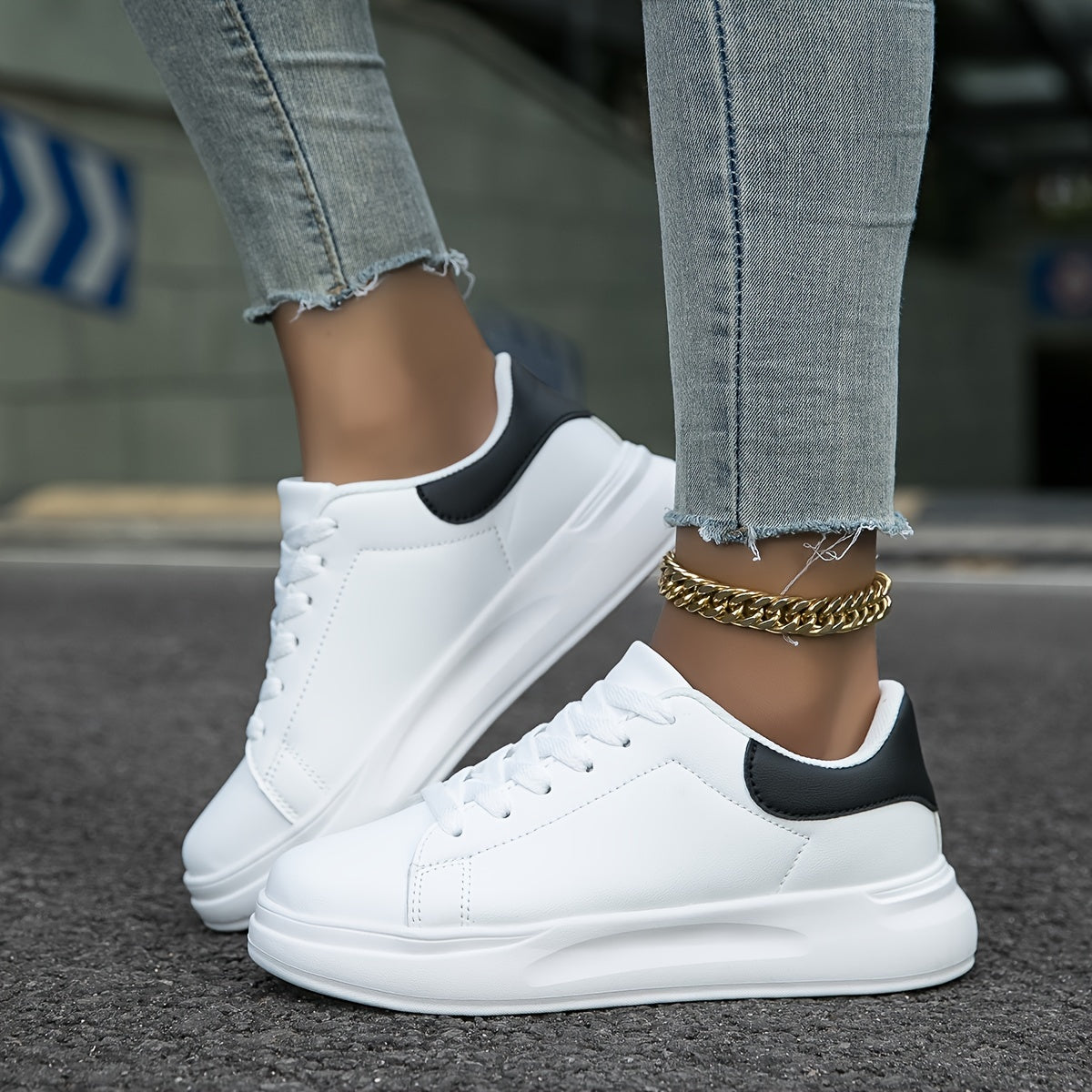 Romy - Sneakers in pelle blanca con un aspecto limpio