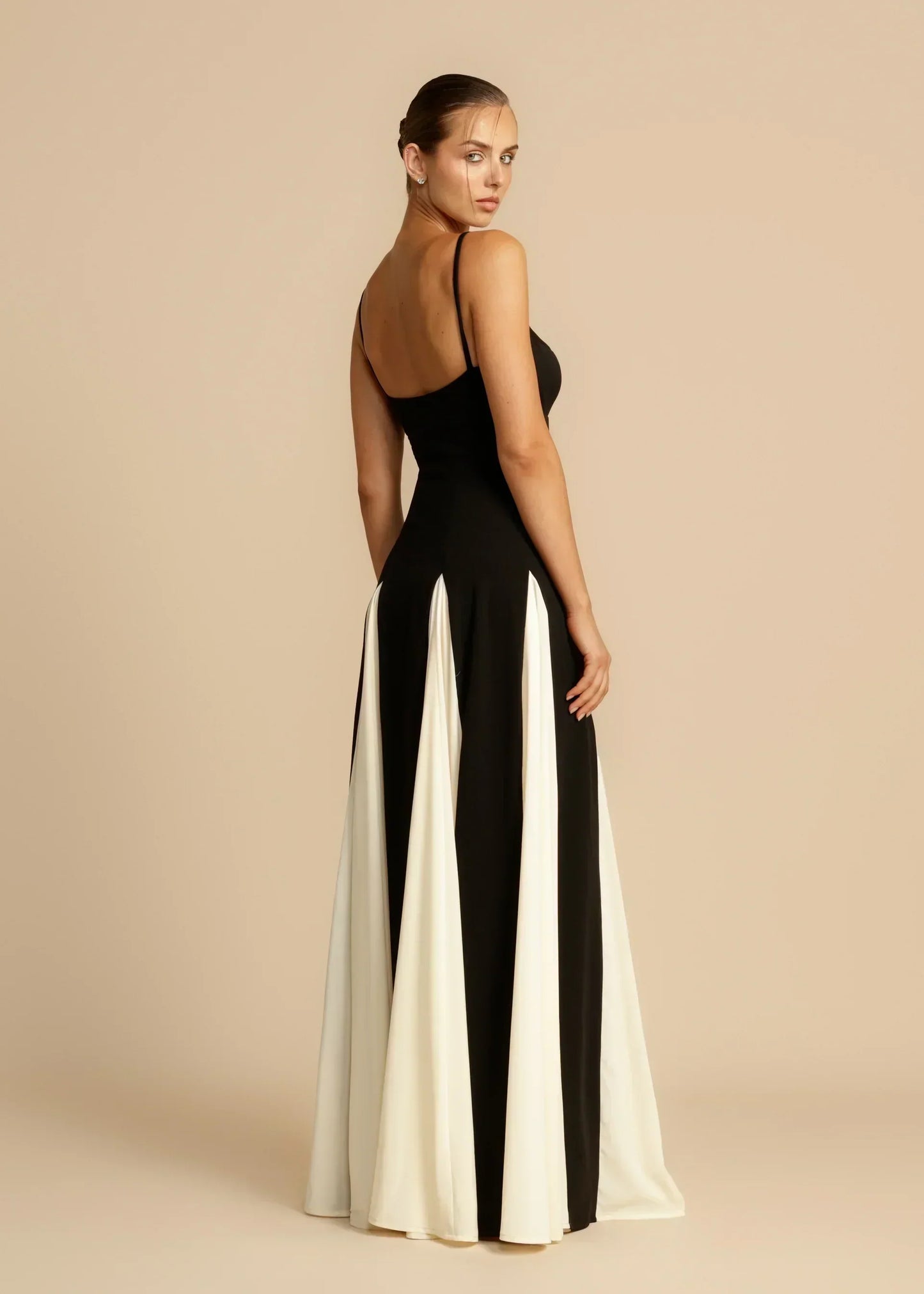 Celia | Abito maxi Elegante con Volant in Contrasto