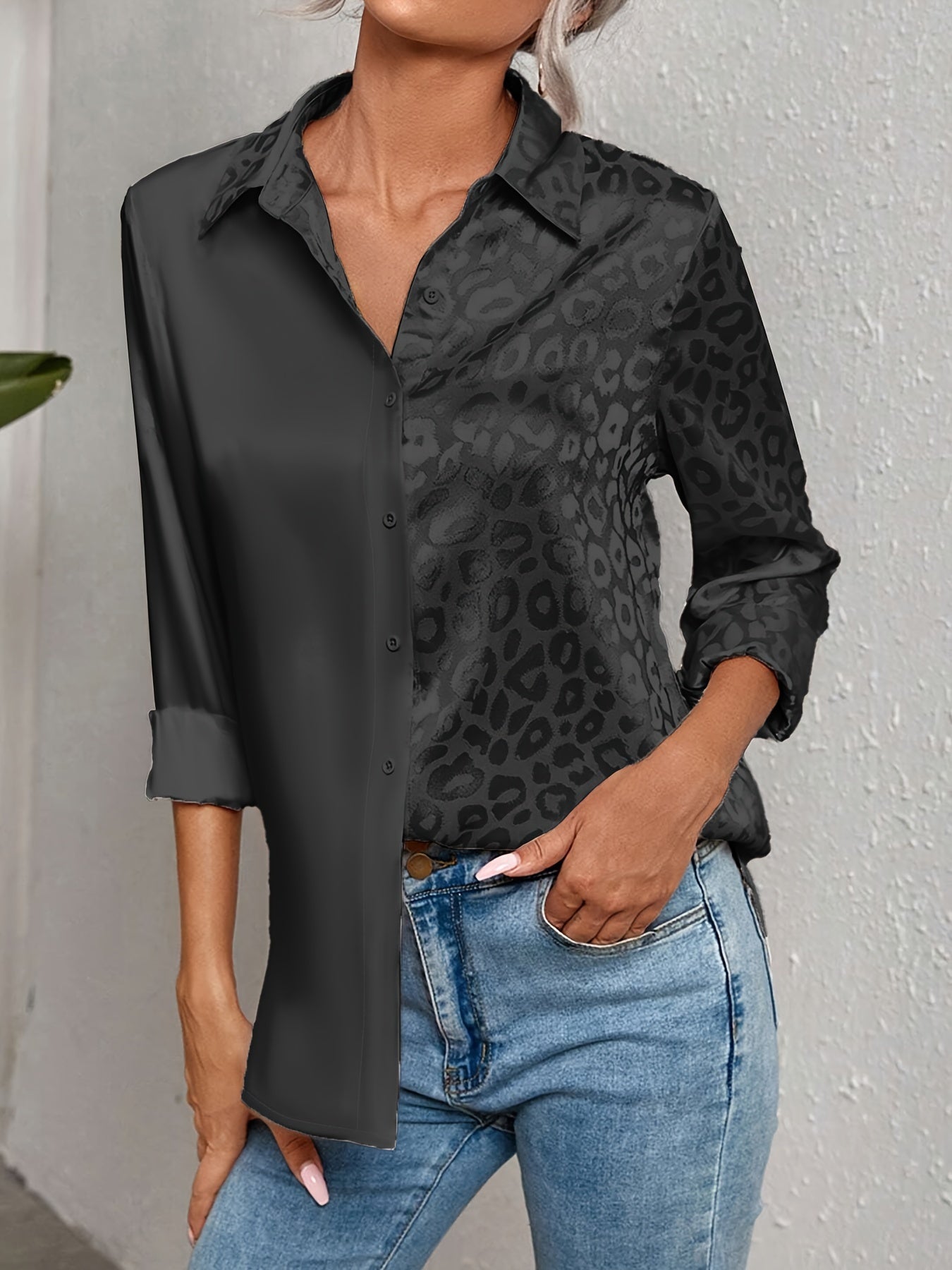 Gwendolyn - Camicia Button-Up in Satin Bicolor con Stampa di Leopardo