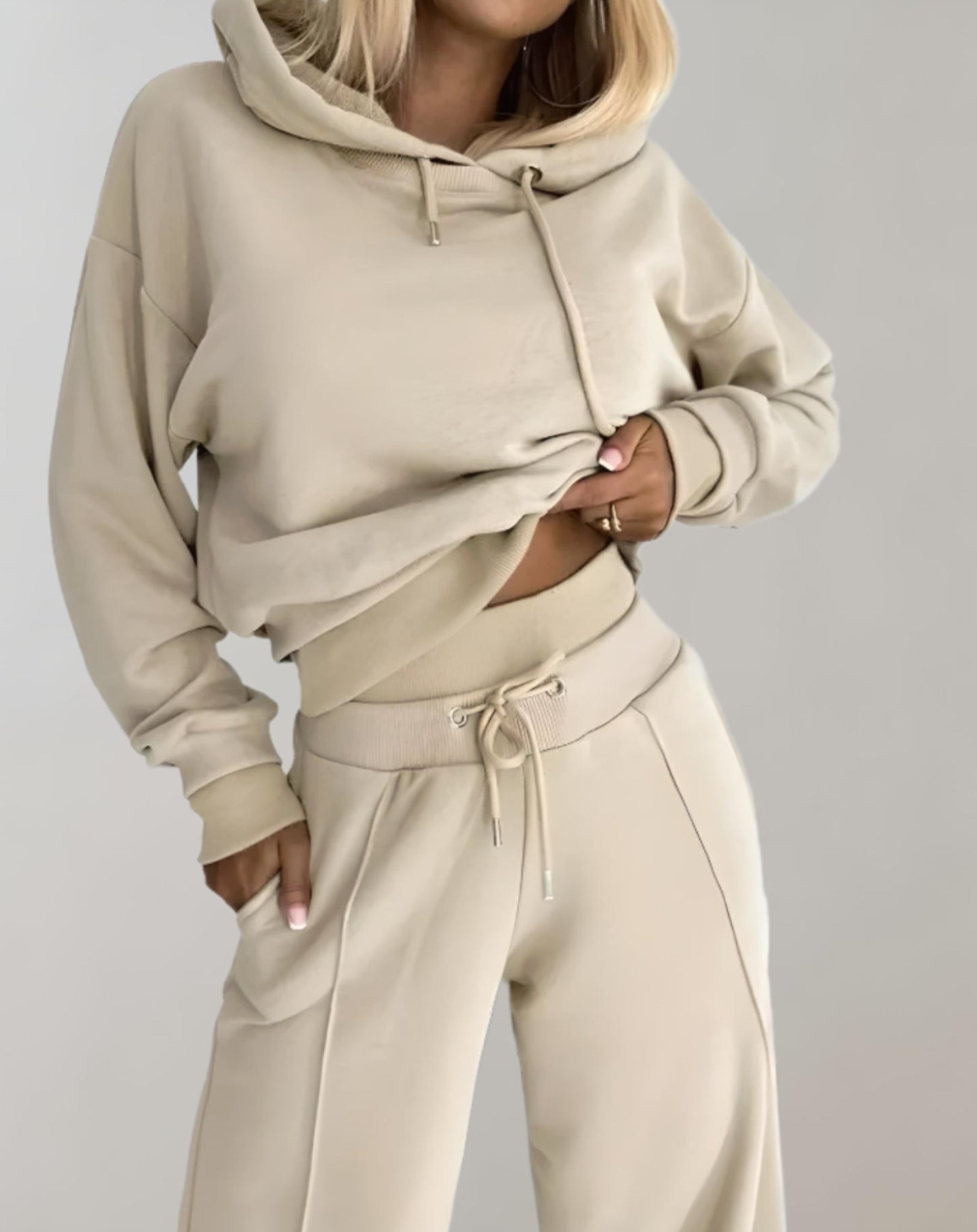 Completo da donna di dos capi – Sudadera corta con capucha e pantalones di pierna ancha