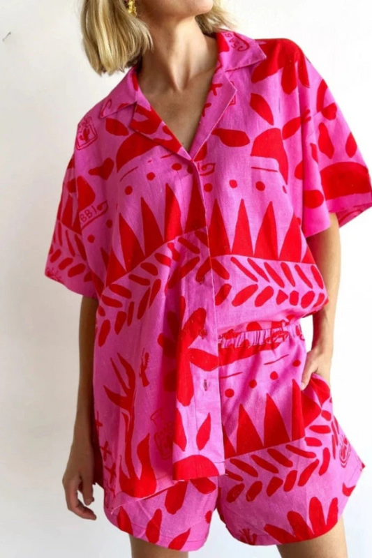 CORALIE – SET DI CAMICIA E SHORTS VINTAGE GRAFFITI DI 2 PEZZI