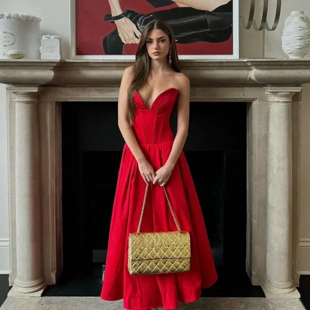 Aria – Elegante Abito midi Plissettato Senza Spalline