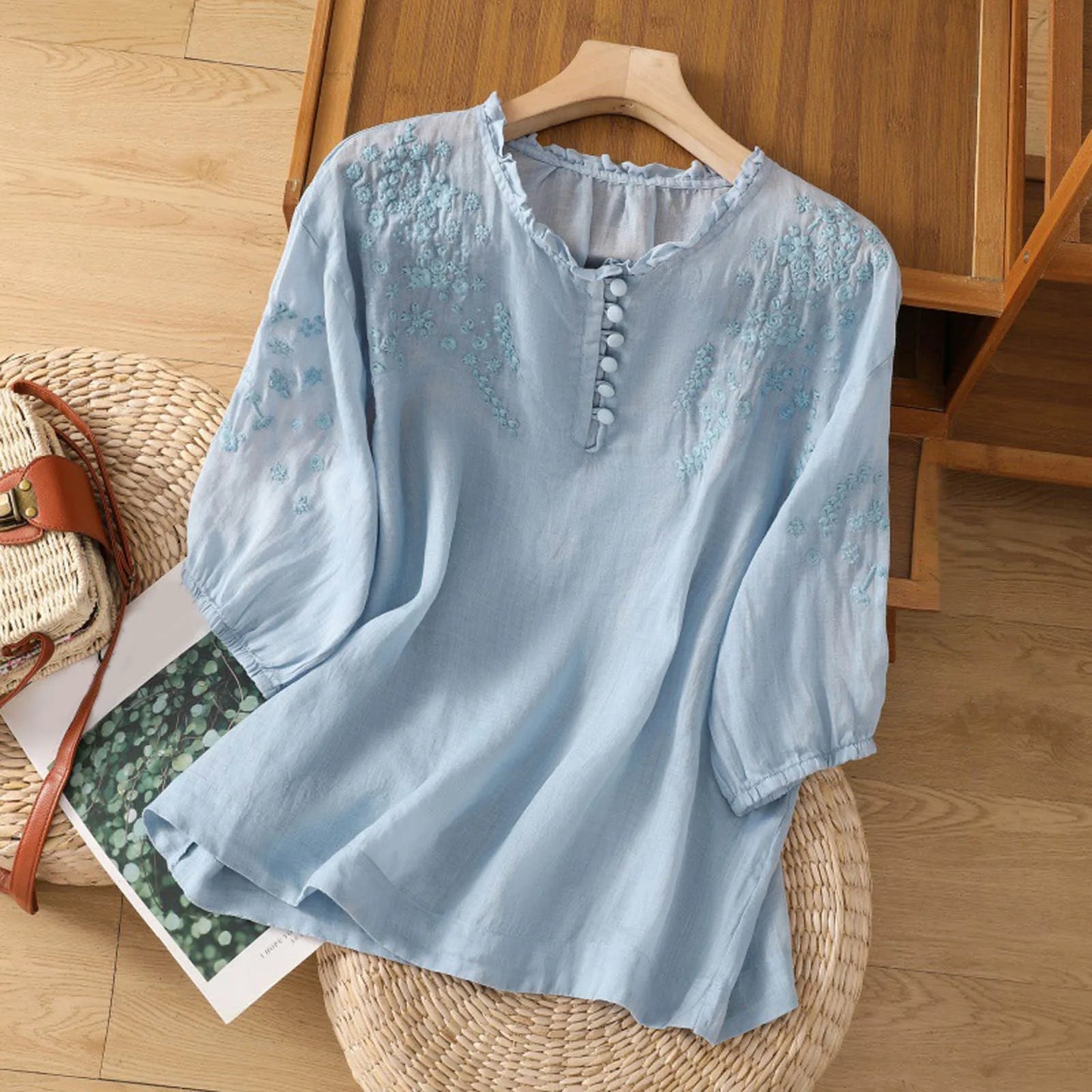 Evelyn – Blusa Ricamata con bottoni nella Parte Frontale