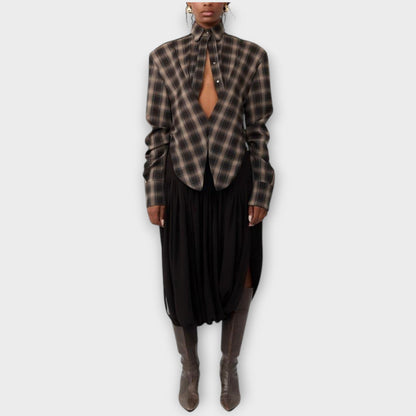 Blusa a Righe con Cut-Out e Gonna Drapejada