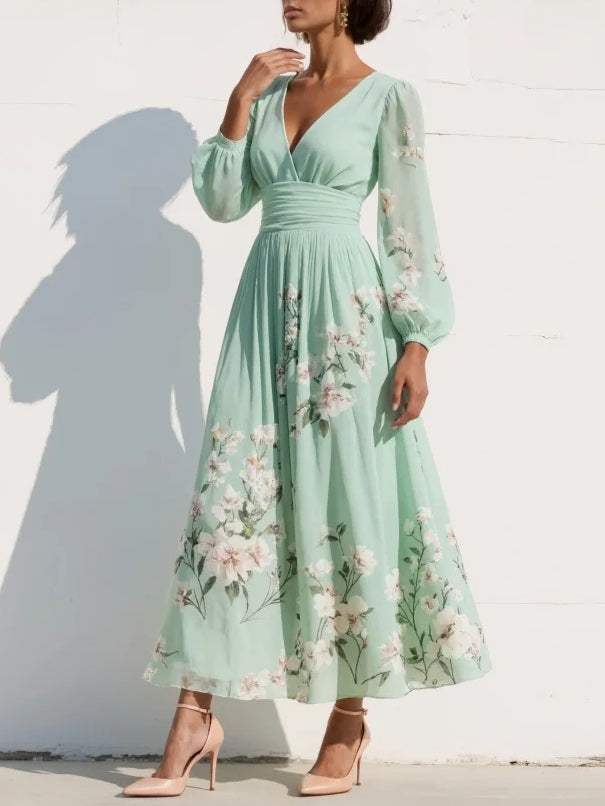 Cisella | Abito midi verde chiaro con scollo a V, in chiffon plissettato e motivo floreale