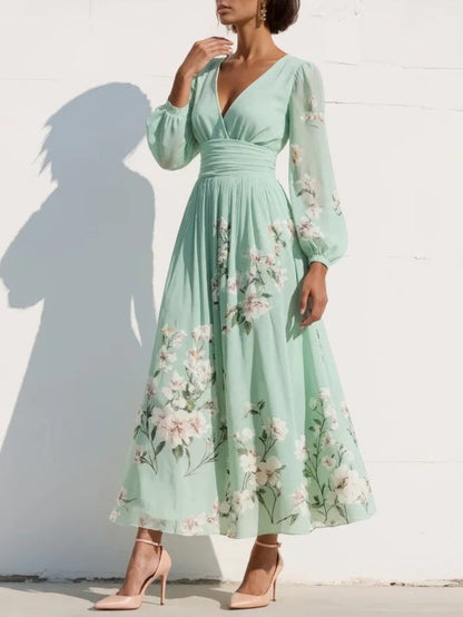 Cisella | Abito midi verde chiaro con scollo a V, in chiffon plissettato e motivo floreale