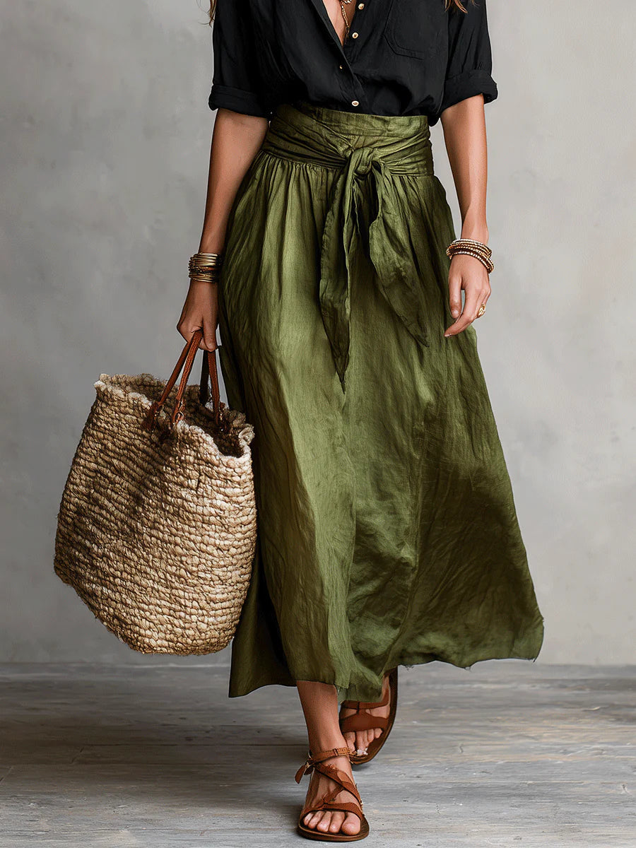 Vera – Completo due pezzi: t-shirt nera e gonna midi verde oliva