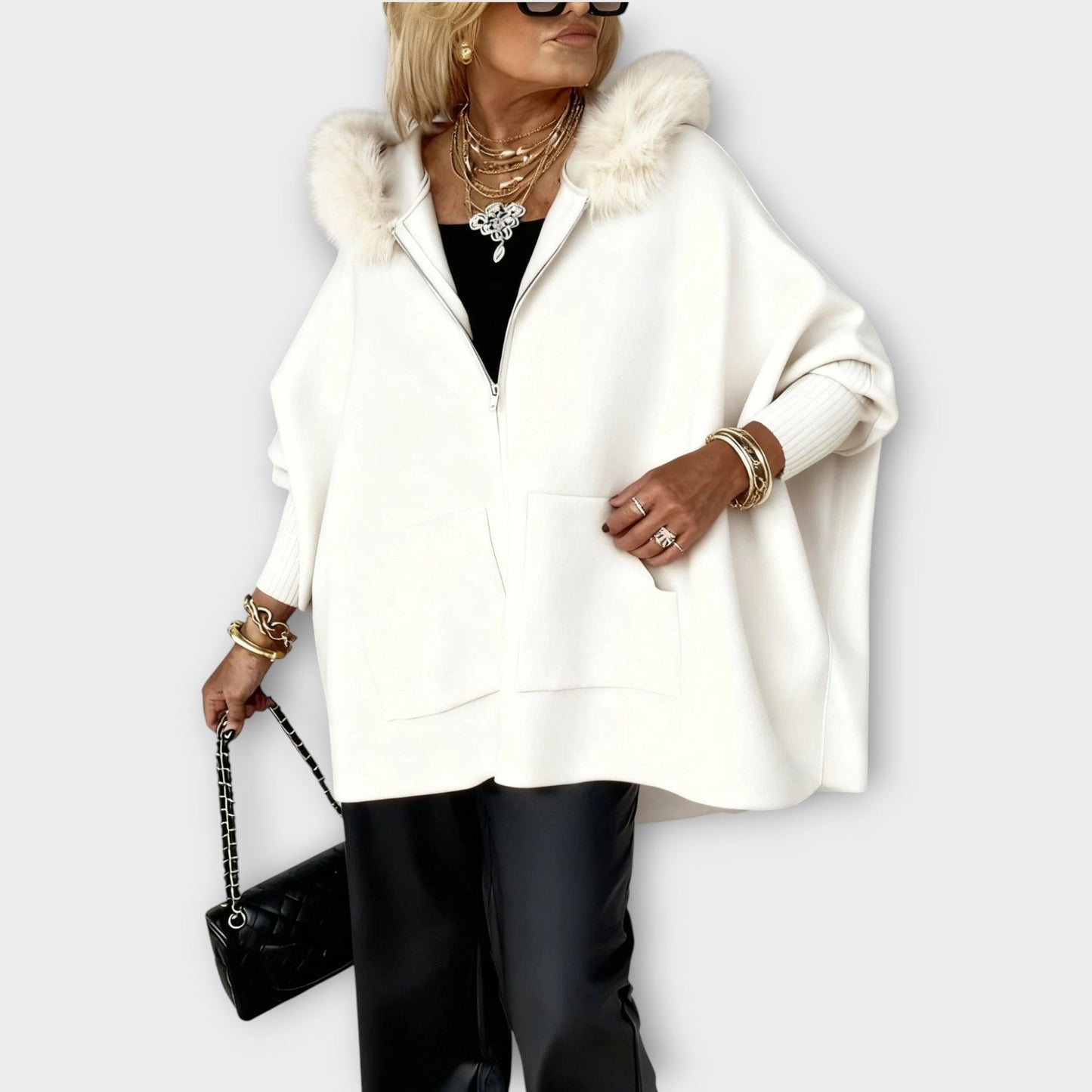 Cappotto con cappuccio in pelliccia sintetica di Lusso