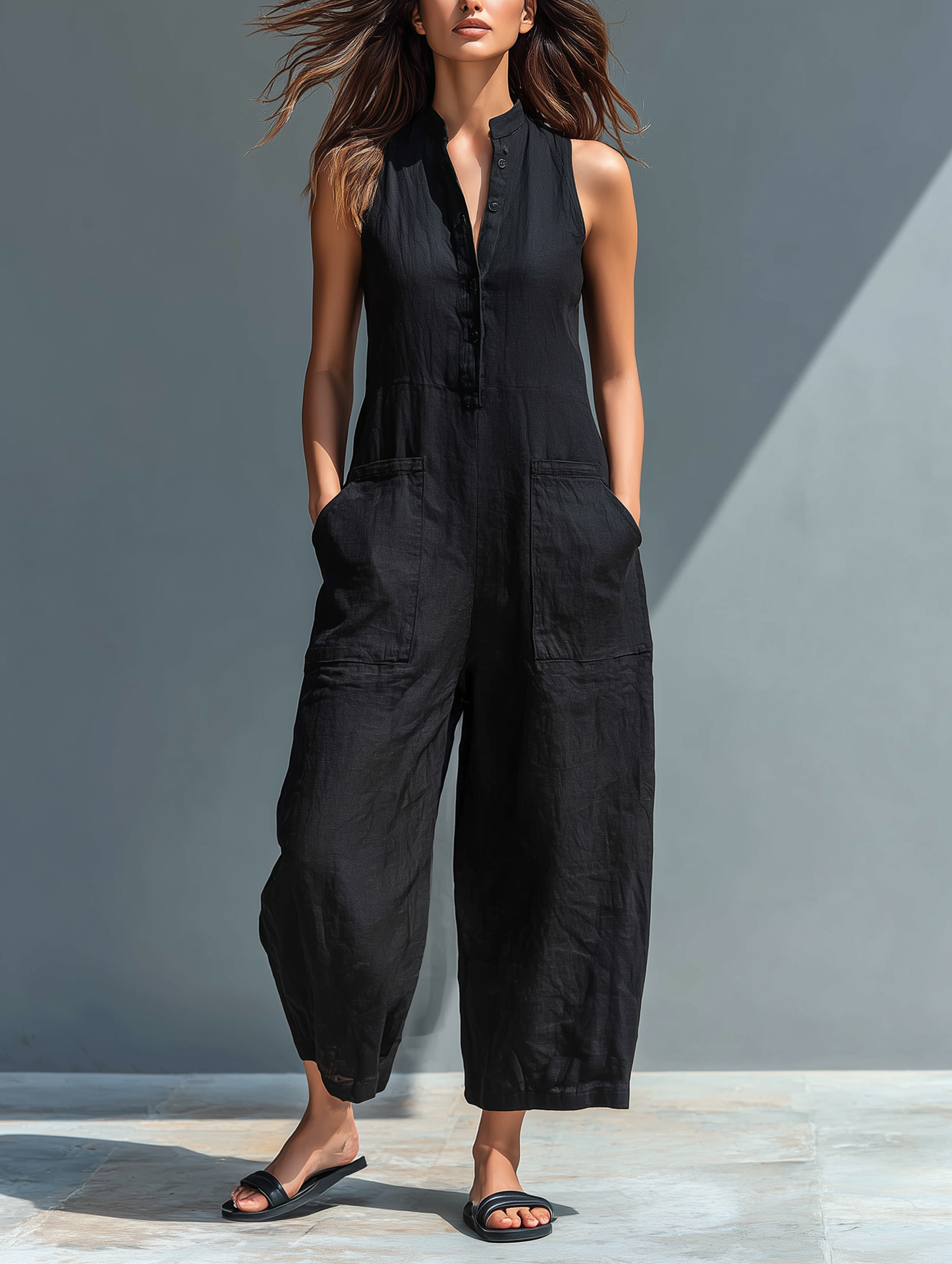 Pantalone senza maniche di misto in lino con collo alto e bottoni per donne