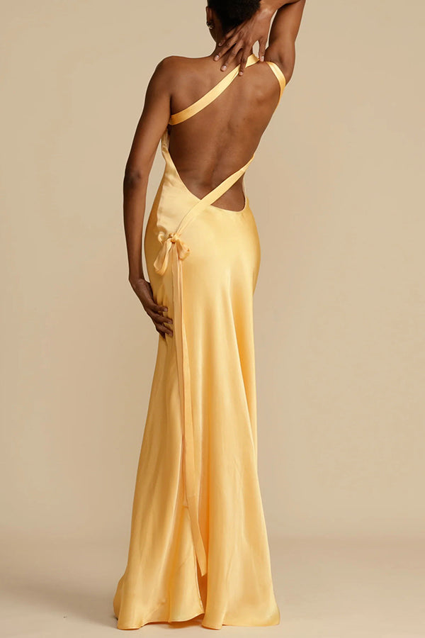 Abito maxi in raso asimmetrico