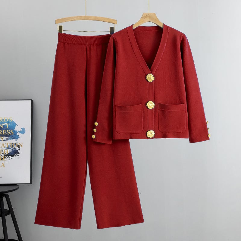 DAMARIS – MAGLIONE DI LANA CON BOTTONI METÁLICOS E SET DI PANTALONI DI PERNERA AMPIA