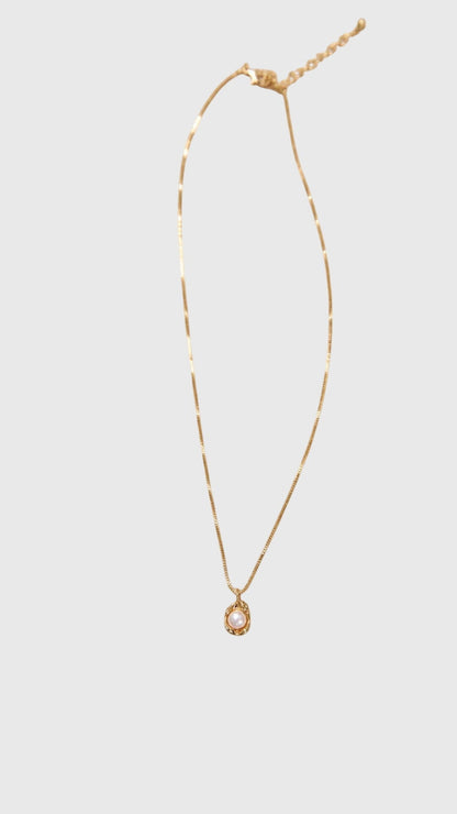 Bailey | Collana con ciondolo in perla dorata