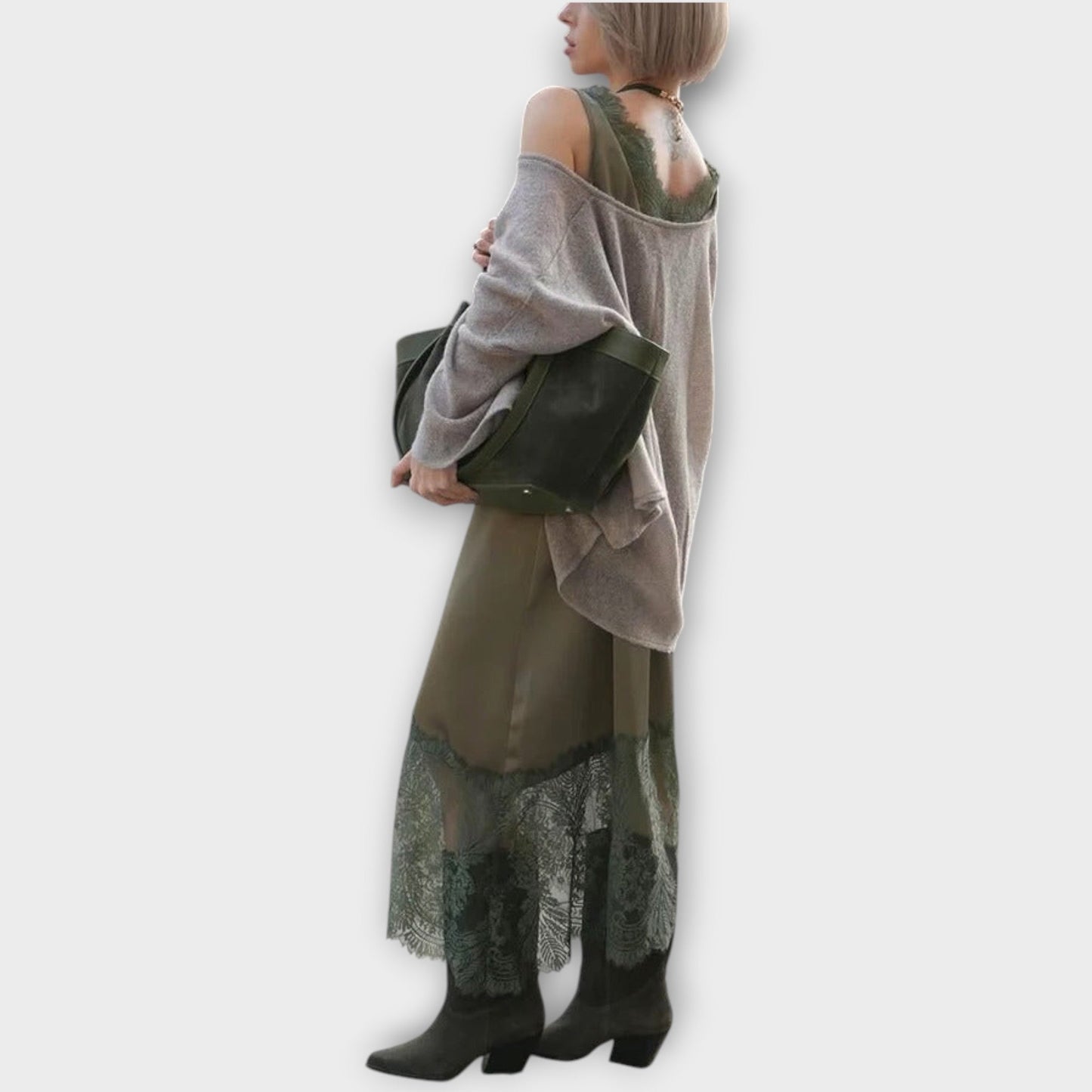 Gonna Midi di Raso con Orillo di Pizzo e Maglione Rilassato