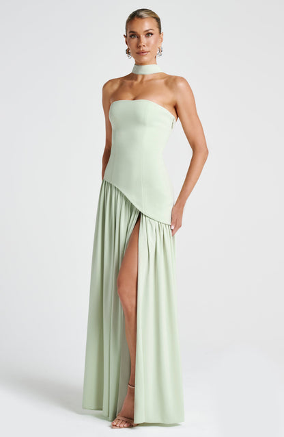 Abito maxi senza spalline per donna con spacco alto e vita asimmetrica