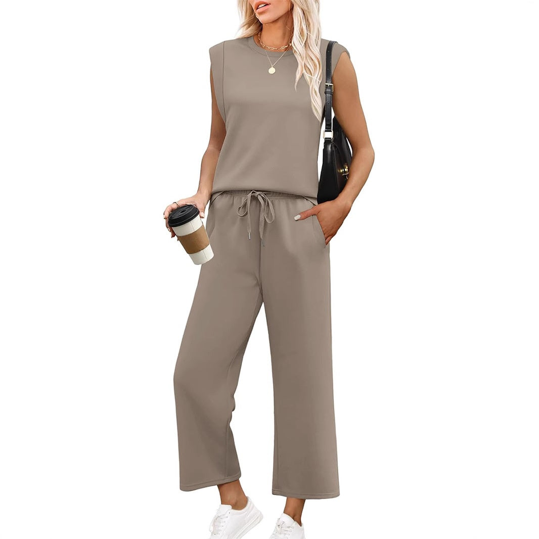AVALINA – TOP SENZA MANICHE CASUAL E SHORTS AMPI