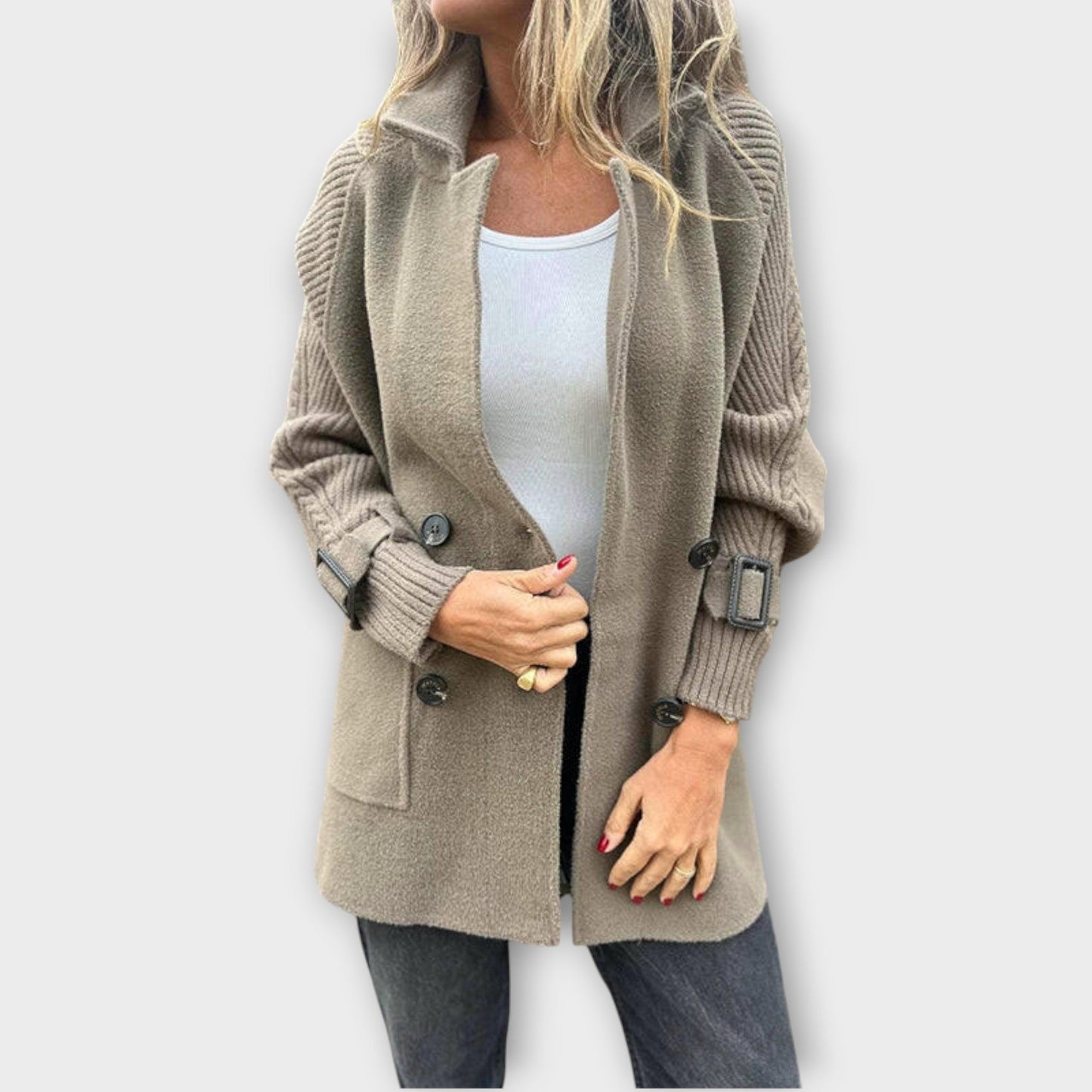 Cappotto invernale con dettagli in maglia chic e caldo e morbido