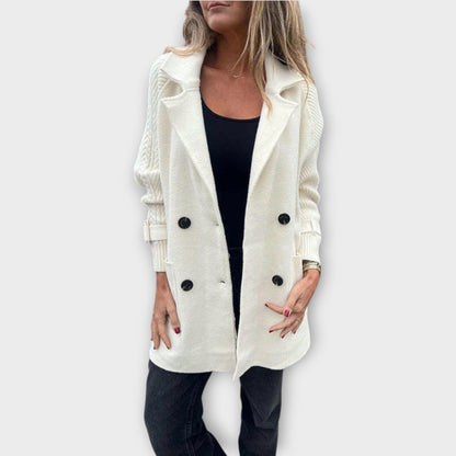 Cappotto invernale con dettagli in maglia chic e caldo e morbido